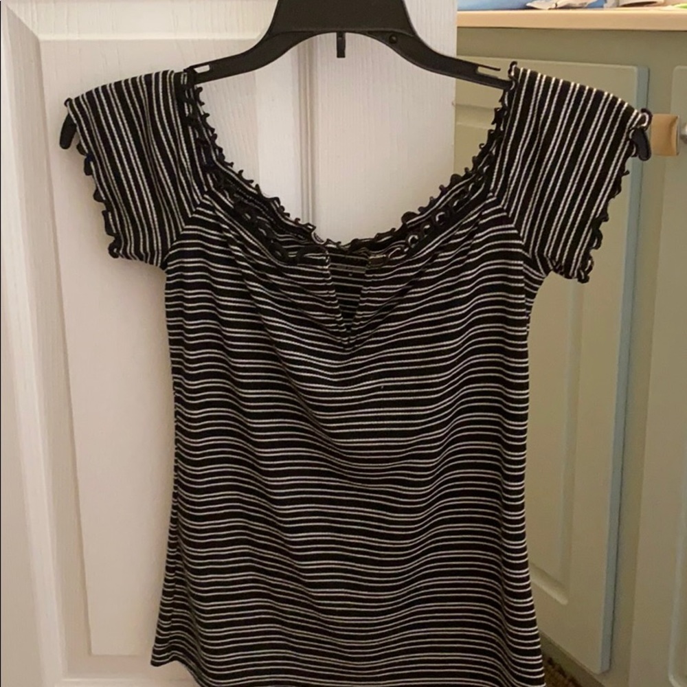 Off the shoulder top with black&white stripes